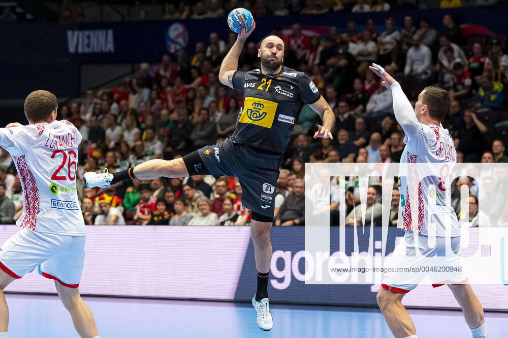 Handball, Maenner: EM 2020, Hauptrunde, Gruppe 1, Weißrussland - Spanien Joan Canellas Reixach (Spanien), Siarhei Shylovich (Weißrussland) Wien Stadthalle Wien Oesterreich