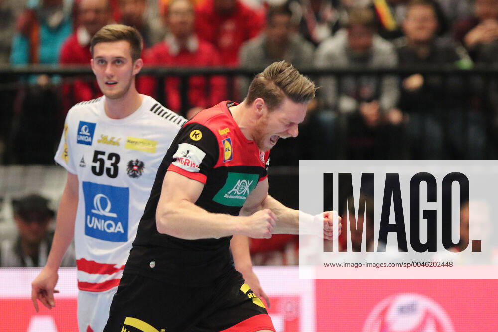Oesterreich - Deutschland, EHF Euro 2020 Tobias Reichmann (Deutschland 9), jubelt, Nikola Bilyk (Oesterreich 53), ärgert sich., Wien Wien Oesterreich Eissporthalle