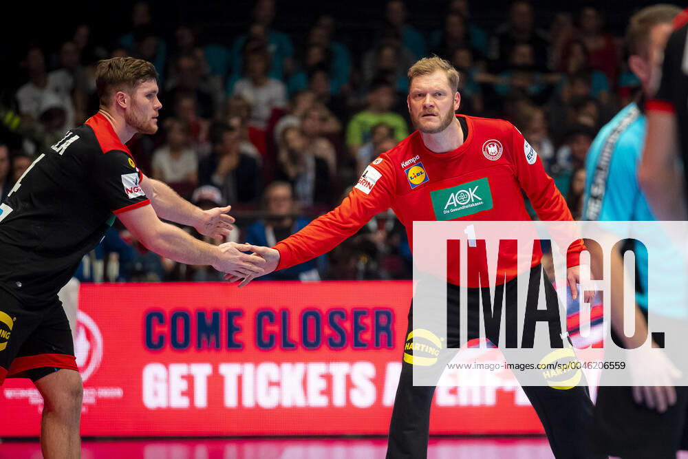 Handball, Maenner: EM 2020, Hauptrunde, Gruppe 1, Oesterreich - Deutschland v.li. Johannes Golla (Deutschland SG Flensburg), Johannes Bitter (Deutschland TVB Stuttgart) Wien Stadthalle Wien Oesterreich