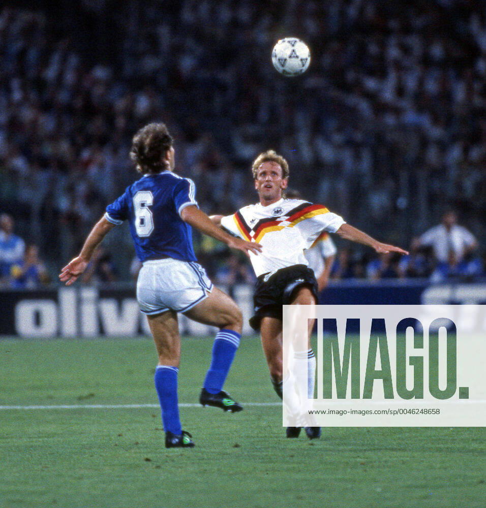 Deutschland - Argentinien Italien, Rom, 08.07.1990, Fussball, FIFA WM 1990 in Italien, Finale, DFB Deutschland - Argentinien (1:0): v.l. Gabriel Calderon (Argentinien), Andreas Brehme (Deutschland).
