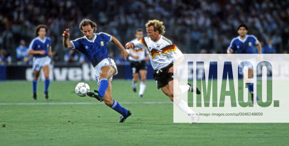 Deutschland - Argentinien Italien, Rom, 08.07.1990, Fussball, FIFA WM 1990 in Italien, Finale, DFB Deutschland - Argentinien (1:0): v.l. Gabriel Calderon (Argentinien), Andreas Brehme (Deutschland).