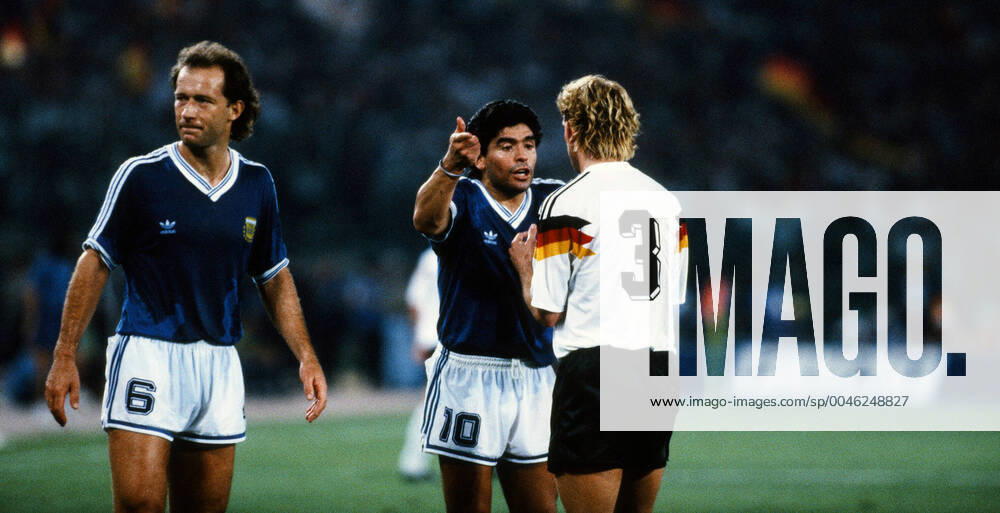 Deutschland - Argentinien Italien, Rom, 08.07.1990, Fussball, FIFA WM 1990 in Italien, Finale, DFB Deutschland - Argentinien (1:0): v.l. Diego Maradona (Argentinien), Andreas Brehme (Deutschland).