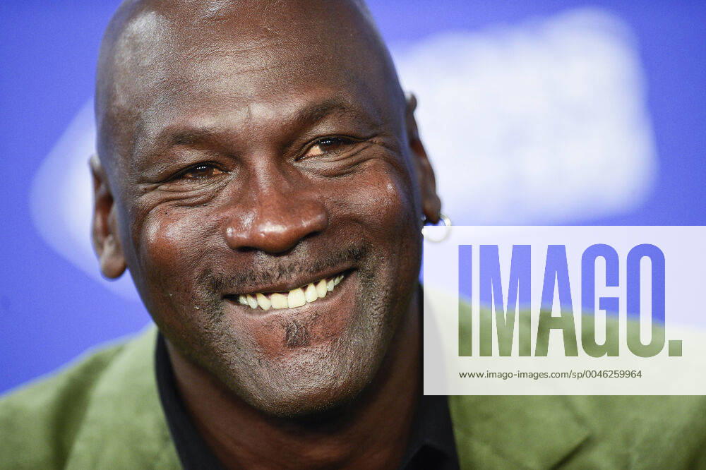 KW04 Michael Jordan - coproprietaire des Charlotte Hornets BASKETBALL : Hornets vs Bucks - NBA, Basketball Herren, USA Paris Game 2020 - 24 01 2020 JBAutissier Panoramic