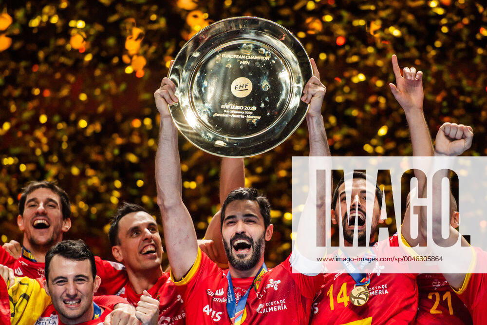 KW04 Handball EM, Spanien ist Europameister 200126 Raul Entrerrios Rodriguez of Spain celebrate with teammates and the trophy after the EHF European Handball Championship final between Spain and Croatia on January 26, 2020 in Stockholm.