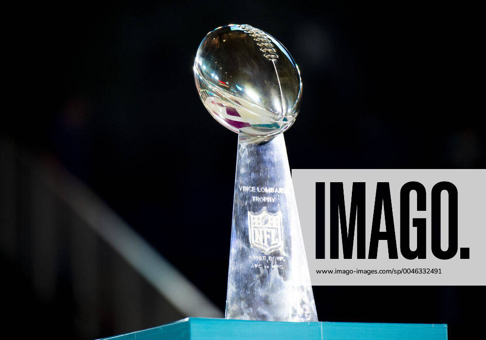 MIAMI, FL - JANUARY 27: The Vince Lombardy trophy on display during the NFL, American Football Herren, USA Super Bowl Opening Night at Marlins Park in Miami, Fla. on January 27, 2020 (Photo by Doug Murray Icon Sportswire) NFL: JAN 27 Super Bowl LIV - Chiefs Opening Night at Marlins Park Icon79620200127006