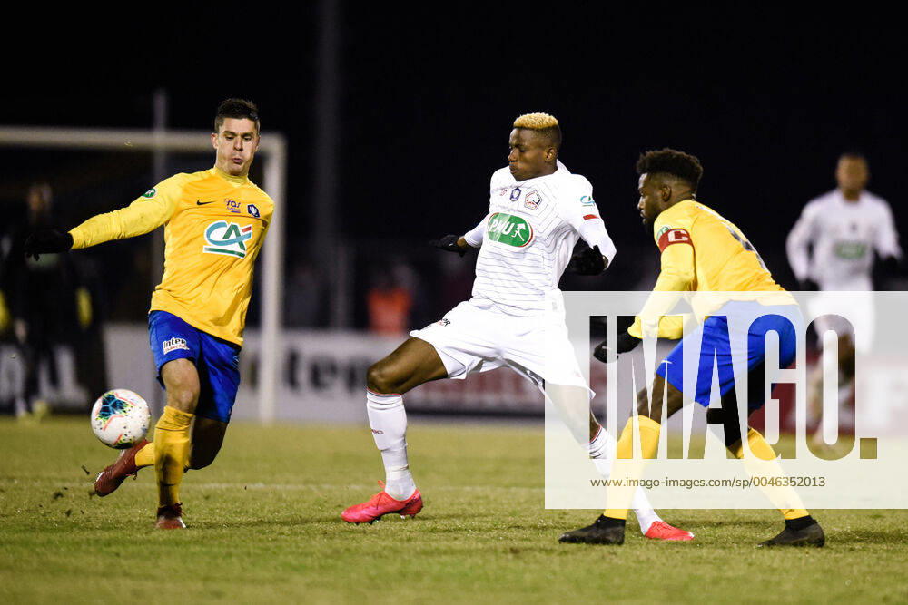 Victor Osimhen ( 7 - LOSC ) - Ismael Gace ( 4 - Epinal ) - FOOTBALL : SAS Epinal vs Lille OSC - Coupe de France - Epinal - 29 01 2020 FedericoPestellini Panoramic