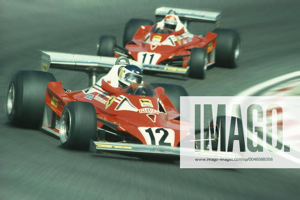 Carlos Reutemann + Niki Lauda Team Ferrari in Zandvoort beide im Formel 1-Ferrari 312 T2 Großer Preis der Niederlande 1977 Sieger des Rennens wurde Niki Lauda Ferrari b312 T2 vor Jaques Laffite Ligier-Matra und 3. Jody Scheckter im Wolf-Ford Carlos Reutemann beendete das Rennen auf Platz 6 Carlos Alberto Reutemann geb.12.04.1943 in Santa Fe in Argentinien fuhr von 1972 bis 1982 Formel 1 in den herausragenden Teams Brabham + Ferrari + Lotus + Williams nach der sportlichen Karriere wurde er auch als Politiker erfolgreich 1991 bis 1995 znd 1999 bis 2003 war er Gouverneur in Santa Fe ebenso von 1999 bis 2003cseit 2003 istb er Senator in Santa Fe zurück zum Foto El Lole Carlos Reutemann kam nach dem schwerst-UAnfall von Lauda 1976 zu Ferrari um Lauda zu ersetzen aber Lauda kämpfte sich wie allgemein bekannt zurück und wurde 1977 Automobil-Weltmeister nachdem der Team-Kollege Reutemann im ersten Rennen des Jahres Platz 3 und im 2.Rennen des Jahres Platz 1 eingefahren hatte Carlos Reutemann ist der nach Juan Manuel Fangio erfolgreichste Automobil-Rennfahrer aus Argentinien