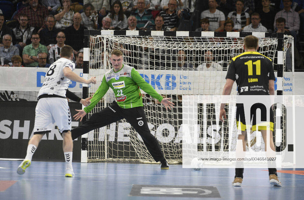 Niclas Ekberg (THW Kiel, 18) vor Ole Rahmel (THW Kiel, 22), Handball-Bundesliga, Liqui-Moly-HBL, Männer, 23. Spieltag, THW Kiel vs TVB Stuttgart, 16.02.20 Kiel Sparkassen Arena Schleswig-Holstein Germany