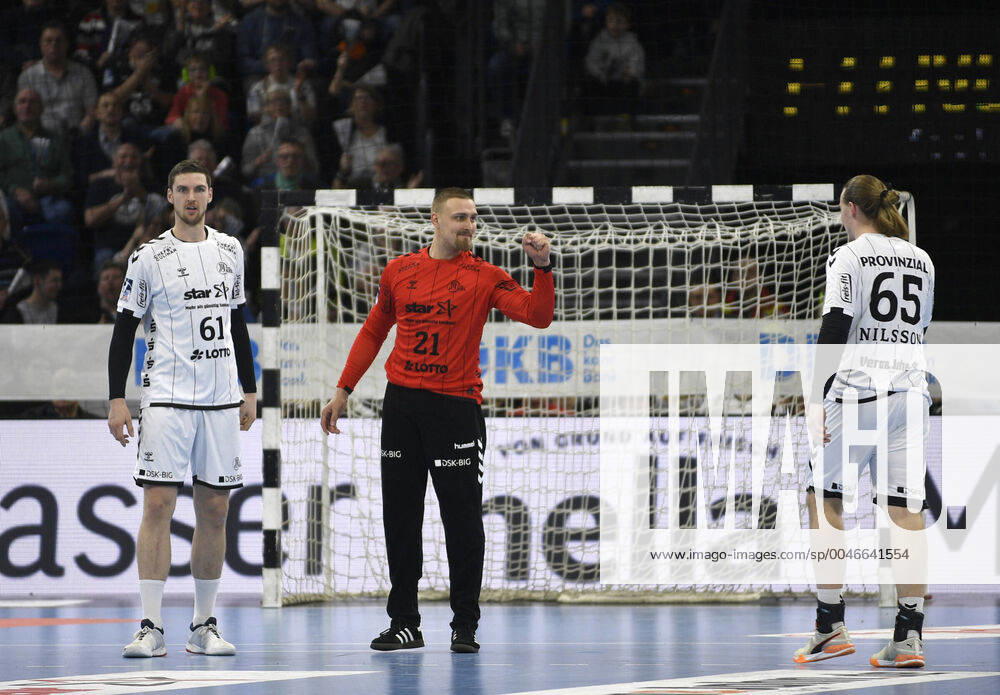 Freude beim THW mit Hendrik Pekeler (THW Kiel, 61), Dario Quenstedt (THW Kiel, 21) und Lukas Nilsson (THW Kiel, 65), Handball-Bundesliga, Liqui-Moly-HBL, Männer, 23. Spieltag, THW Kiel vs TVB Stuttgart, 16.02.20 Kiel Sparkassen Arena Schleswig-Holstein Germany