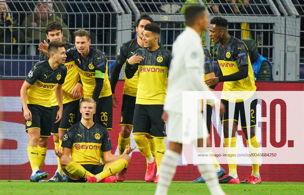 CL Football Dortmund - Paris, Dortmund Feb 18, 2020. Erling HAALAND , BVB 17 celebrates his goal, happy, laugh, celebration, 1-0 in yoga style BORUSSIA DORTMUND - PARIS SG 2-1 Soccer UEFA Champions League , Round of last 16, S i g n a l I d u n a P a r k S t a d i u m BVB in Dortmund, February 18, 2020. Season 2019 2020