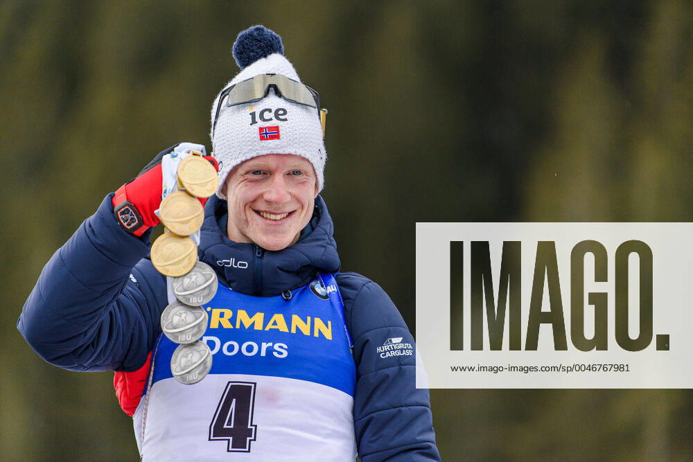 Johannes Thingnes Bo of Norway celebrate with his gold medal after the men s 15 km mass start during the IBU Biathlon World Championships on February 23, 2020 in Antholz. Photo: Joel Marklund BILDBYRAN kod JM 88124 bbeng skidskytte skiskyting biathlon VM skidskytte-VM IBU Biathlon World Championships 2020 Anterselva masstart mass start jubel Norge