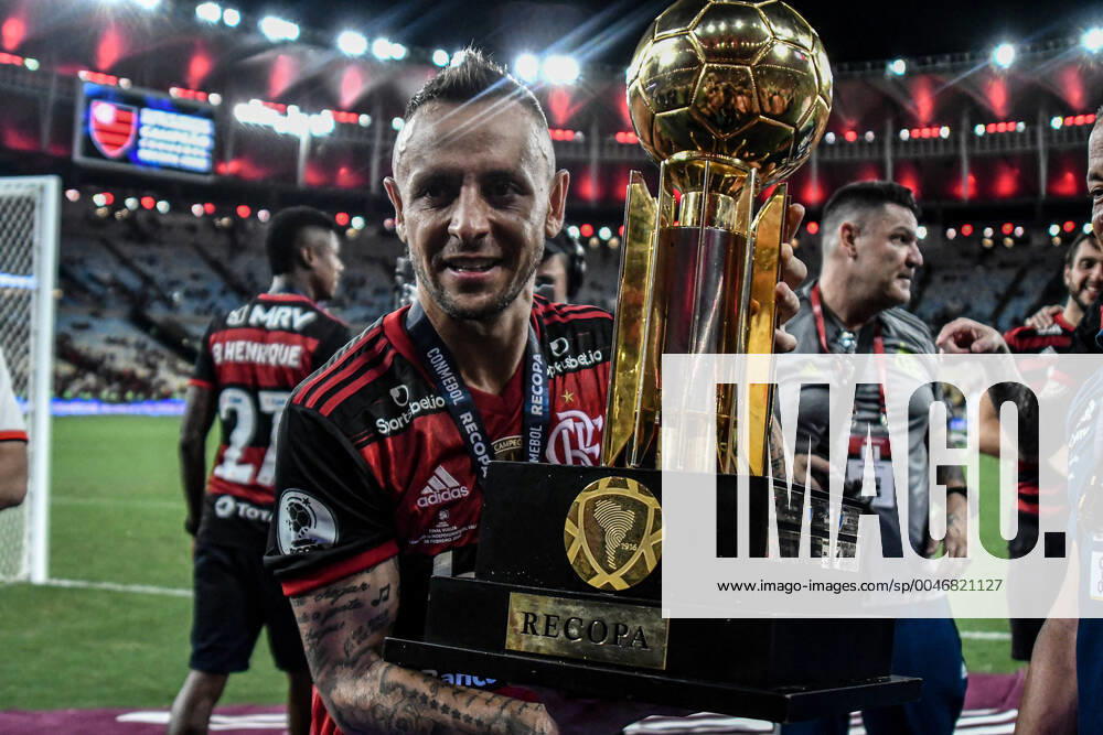 KW09 Recopa Flamengo x Independiente Del Valle RIO DE JANEIRO, RJ - 26.02.2020: RECOPA FLAMENGO X INDEPENDIENTE DEL VALLE - Rafinha celebrates champion title after Flamengo x Independiente Del Valle, a match valid for the Recopa 2020 final, held at the Maracanã stadium, located in the city of Rio de Janeiro, on Wednesday night (26). (Photo: Nayra Halm Fotoarena) x1883222x NayraxHalm