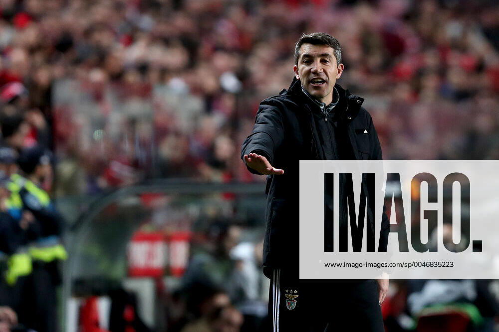(200228) -- LISBON, Feb. 28, 2020 -- Benfica s head coach Bruno Lage gestures during the UEFA Europa League round of 32 second leg football match between SL Benfica and Shakhtar Donetsk in Lisbon, Portugal, on Feb. 27, 2020. (Photo by Pedro Fiuza Xinhua) (SP)PORTUGAL-LISBON-FOOTBALL-UEFA EUROPA LEAGUE-BENFICA VS SHAKHTAR DONETSK PetroxFiuza