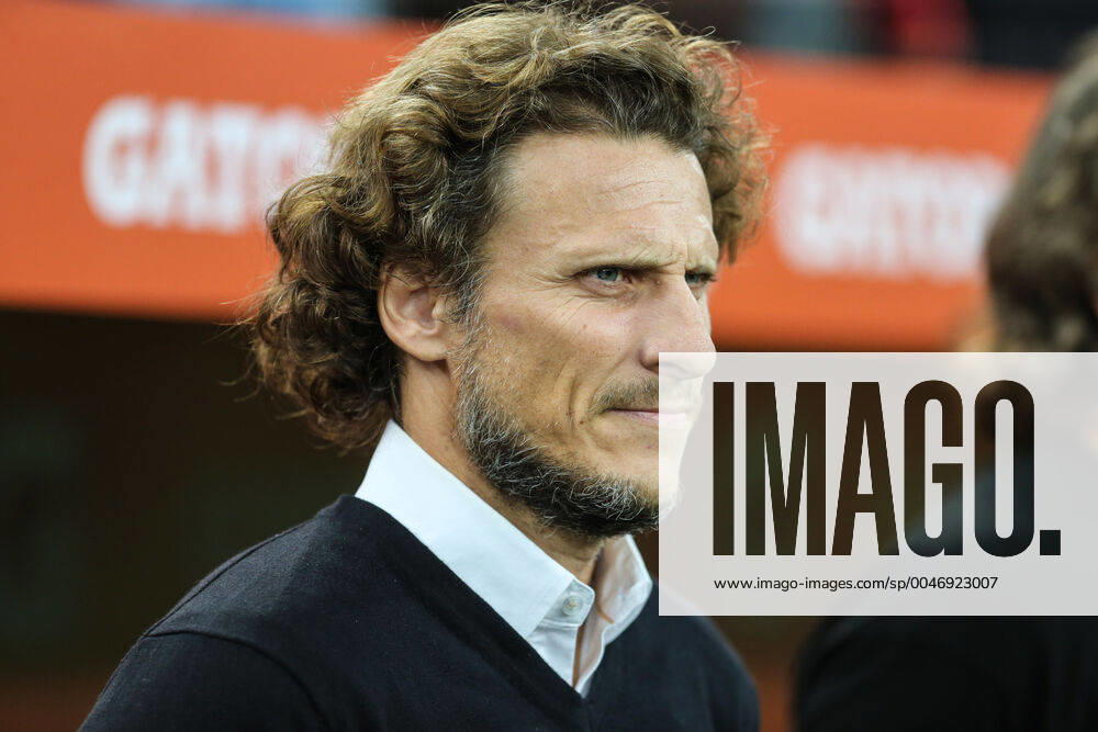 PR - LIBERTADORES ATHLETICO X PENAROL - ESPORTES - Diego Forlan, to©cnico do Penarol - URU durante partida do Grupo C da Copa Libertadores 2020, na Arena da Baixada, em Curitiba, nesta teroÂßa-feira (3). Foto: AGB Curitiba Brasil - ZUMAb158 20200303_zap_b158_023