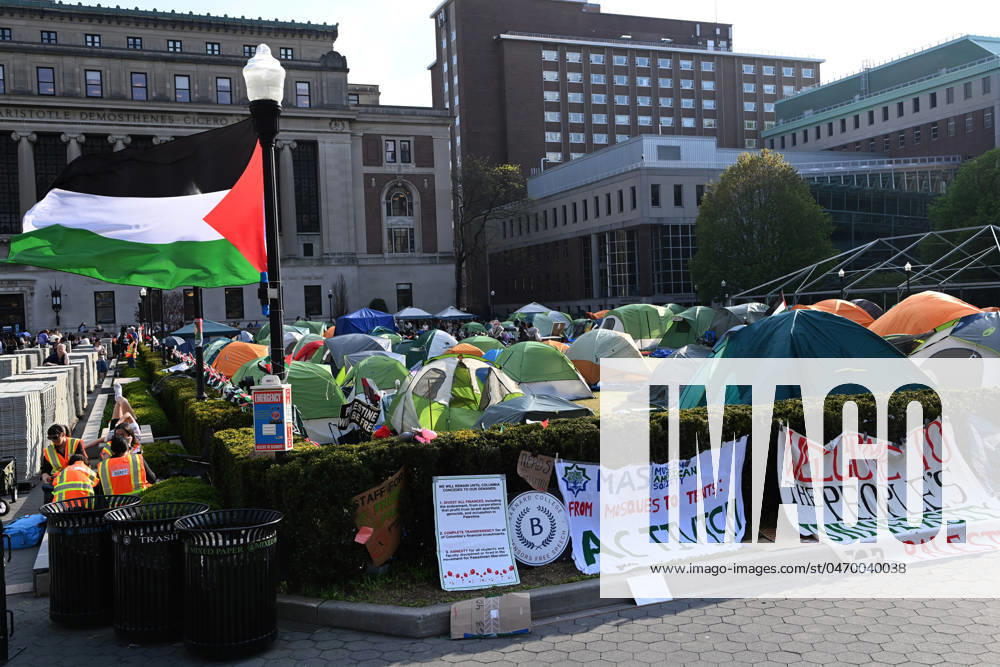 The 5pm deadline set by Columbia University announced that there would be students suspended if they donÃ¢â‚¬â ¢t leave the quad area where the tents are. Many remained while a few folded up their tent. Faculty members are seen wearing bright orange vests. There were a few Israel supporters on the quad but it was essentially 2 against 1000Ã¢â‚¬â ¢s. (Photo: Andrea RENAULT Zuma Press) New York USA - ZUMAg115 20240429_faf_g115_041