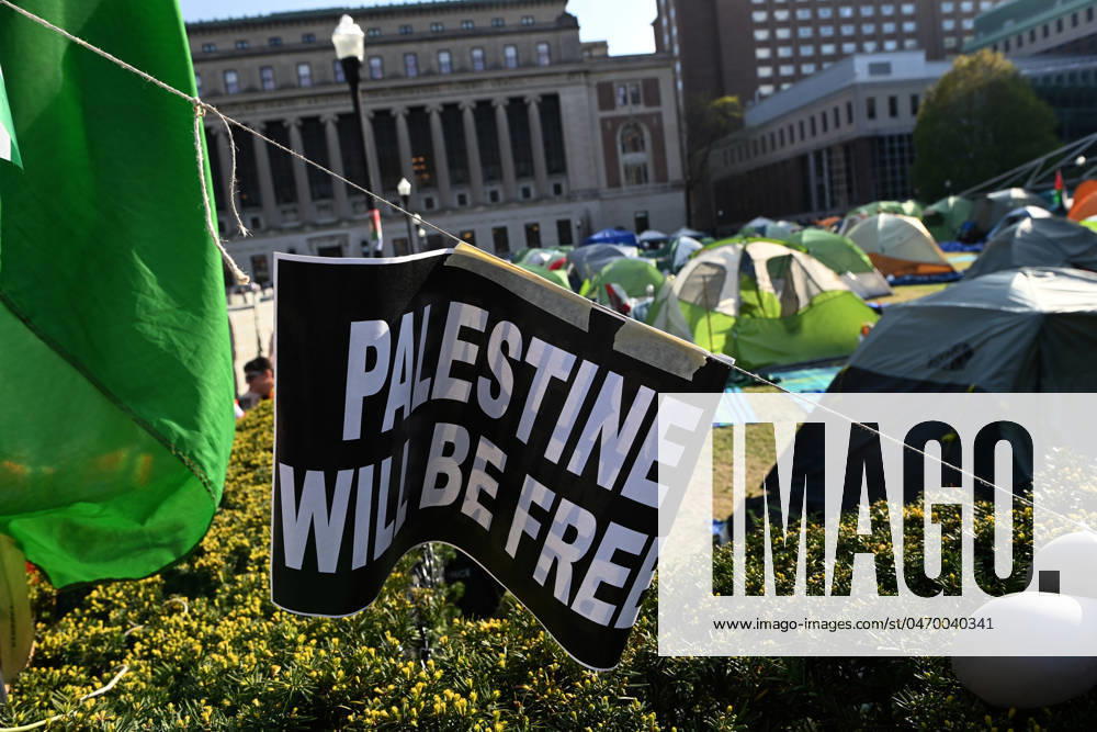 The 5pm deadline set by Columbia University announced that there would be students suspended if they donâ€⠢t leave the quad area where the tents are. Many remained while a few folded up their tent. Faculty members are seen wearing bright orange vests. There were a few Israel supporters on the quad but it was essentially 2 against 1000â€⠢s. (Photo: Andrea RENAULT Zuma Press) New York USA - ZUMAg115 20240429_faf_g115_045