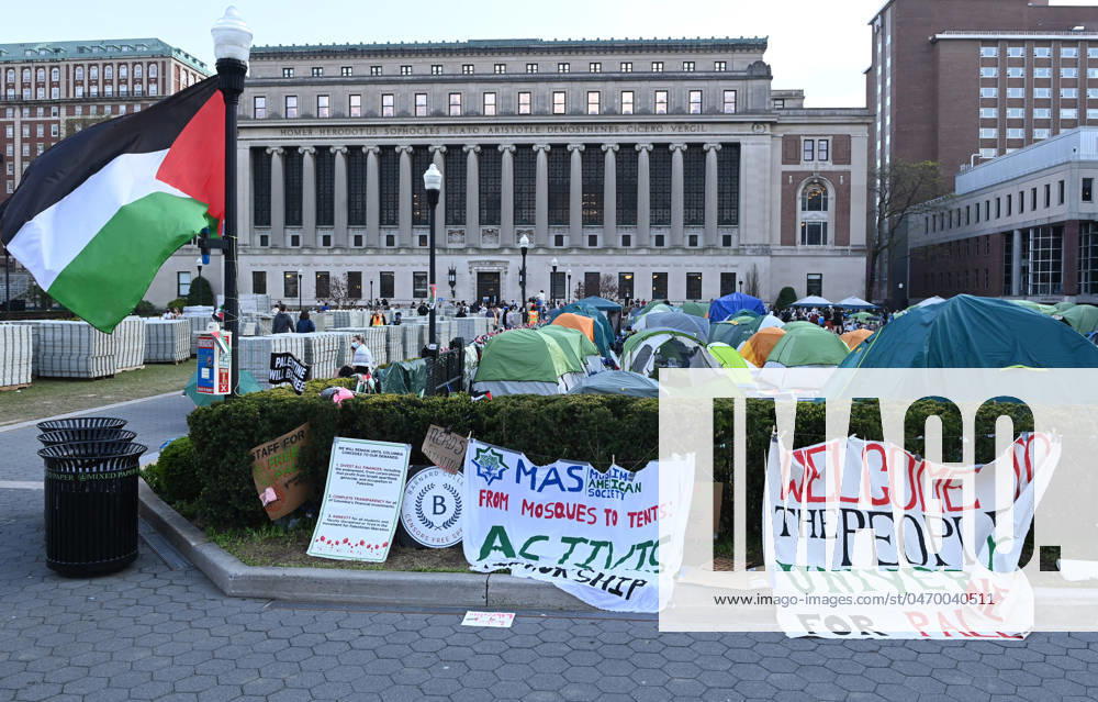 The 5pm deadline set by Columbia University announced that there would be students suspended if they donâ€⠢t leave the quad area where the tents are. Many remained while a few folded up their tent. Faculty members are seen wearing bright orange vests. There were a few Israel supporters on the quad but it was essentially 2 against 1000â€⠢s. (Photo: Andrea RENAULT Zuma Press) New York USA - ZUMAg115 20240429_faf_g115_058