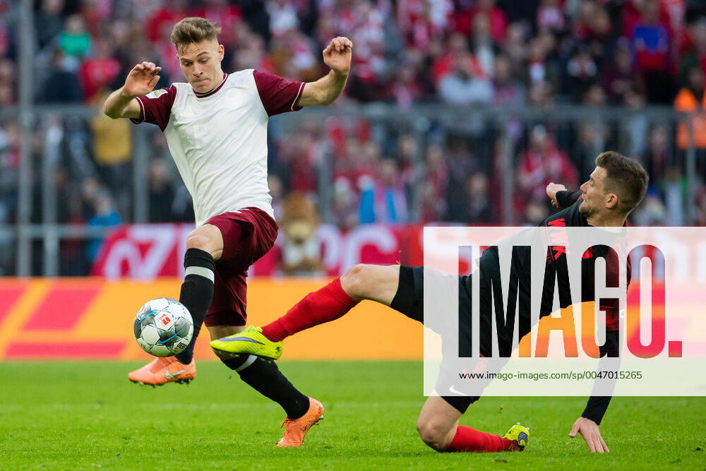 Fussball: Bundesliga, 25. Spieltag, FC Bayern Muenchen - 1. FC Augsburg. Joshua Kimmich (l) (FC Bayern Muenchen) in Aktion gegen Daniel Baier (r) (FC Augsburg). DFL regulations prohibit any use of photographs as image sequences and or quasi-video. GER, Fussball, Bundesliga, FC Bayern Muenchen - 1. FC Augsburg, 08.03.2020 Muenchen