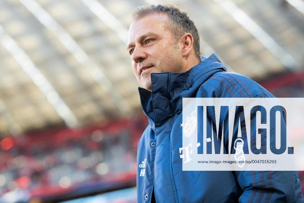 Fussball: Bundesliga, 25. Spieltag, FC Bayern Muenchen - 1. FC Augsburg. Trainer Hans-Dieter Flick (FC Bayern Muenchen) steht vor dem Spiel im Stadion. DFL regulations prohibit any use of photographs as image sequences and or quasi-video. GER, Fussball, Bundesliga, FC Bayern Muenchen - 1. FC Augsburg, 08.03.2020 Muenchen