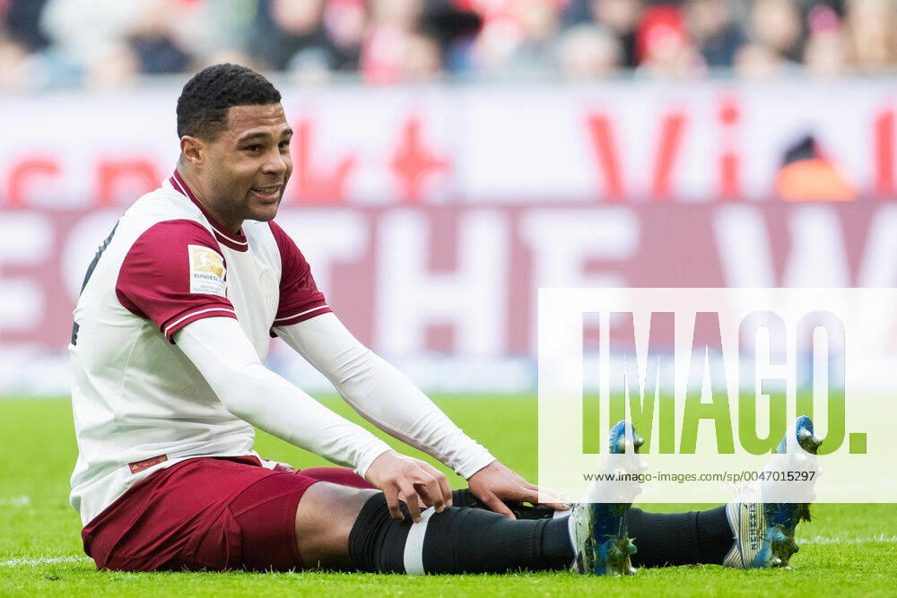 Fussball: Bundesliga, 25. Spieltag, FC Bayern Muenchen - 1. FC Augsburg. Serge Gnabry (FC Bayern Muenchen) reagiert unzufrieden. DFL regulations prohibit any use of photographs as image sequences and or quasi-video. GER, Fussball, Bundesliga, FC Bayern Muenchen - 1. FC Augsburg, 08.03.2020 Muenchen