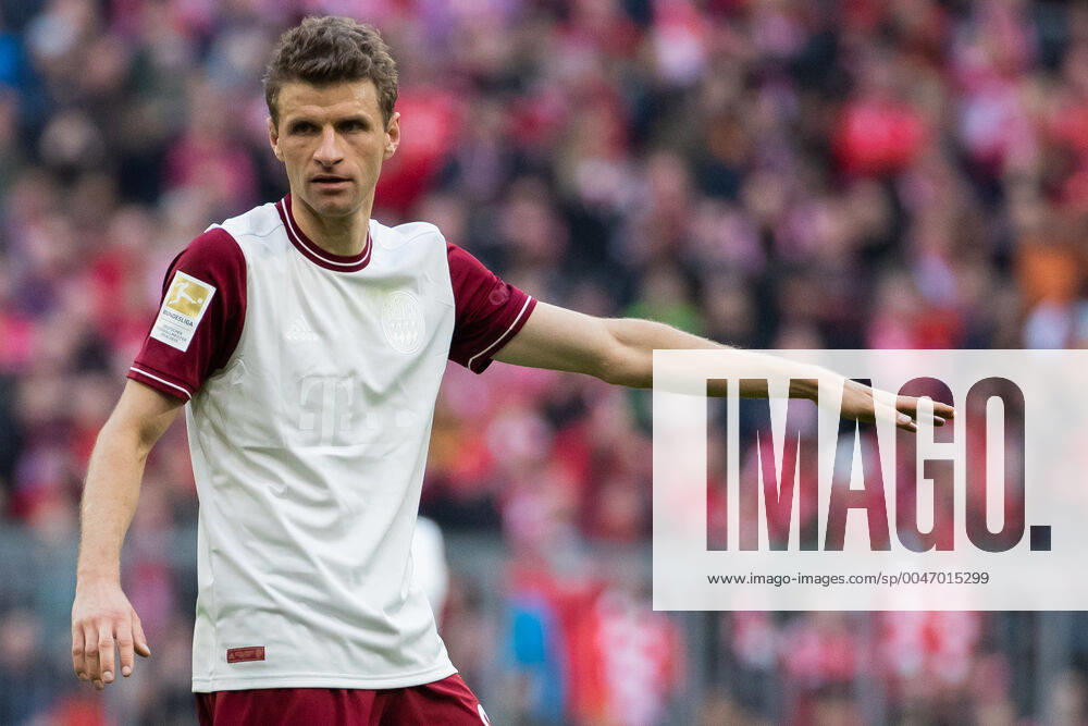 Fussball: Bundesliga, 25. Spieltag, FC Bayern Muenchen - 1. FC Augsburg. Thomas Mueller (FC Bayern Muenchen) gestikuliert. DFL regulations prohibit any use of photographs as image sequences and or quasi-video. GER, Fussball, Bundesliga, FC Bayern Muenchen - 1. FC Augsburg, 08.03.2020 Muenchen
