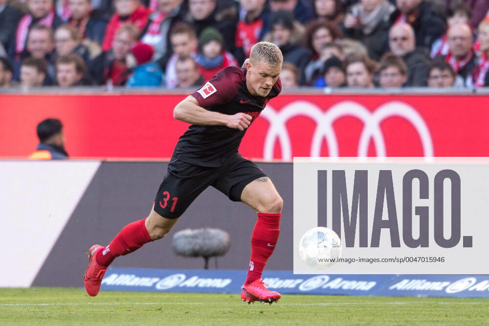 Fußball, Bundesliga, FC Bayern München - FC Augsburg Im Bild Philipp MAX (FC Augsburg, 31). München Allianz Arena Bayern Deutschland
