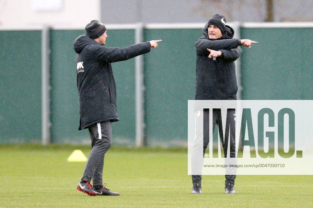 KW11 l-r: Co-Tainer Tobias Zellner (FC Augsburg) und Chef-Trainer Heiko Herrlich (FC Augsburg), Training, FC Augsburg, Fussball, 1.Bundesliga, 10.03.2020 Augsburg Bayern Deutschland