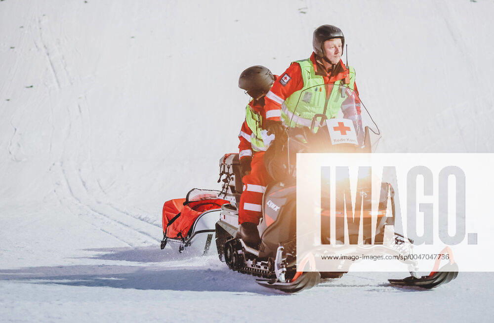 Granasen, Trondheim, NOR, FIS Weltcup Skisprung, Raw Air, Trondheim, Herren, im Bild Rettungsteam nach Sturz von Stephan Leyhe (GER) Rescueteam after crash from Stephan Leyhe of Germany during men s 3rd Stage of the Raw Air Series of FIS Ski jumping, Skispringen, Ski, nordisch World Cup at the Granasen in Trondheim, Norway on 2020 03 11. Trondheim