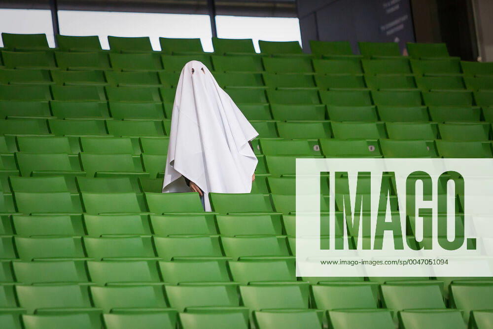 KW11 SOCCER - UEFA EL, LASK vs Manchester LINZ,AUSTRIA,12.MAR.20 - SOCCER - UEFA Europa League, roud of last sixteen, Linzer ASK vs Manchester United, ManU FC. Image shows Ghost at the seats. GEPAxpictures xManfredxBinder