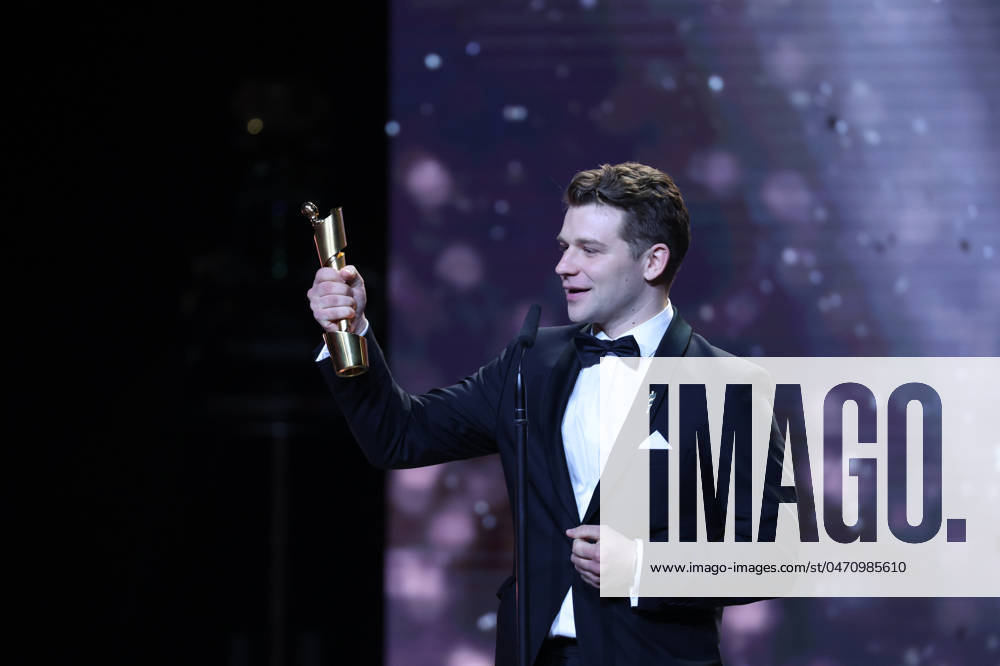 Deutscher Filmpreis 2024 BESTE MÄNNLICHE HAUPTROLLE Simon Morze bei der Verleihung der Lola - Deutscher Filmpreis 2024 im Theater am Potsdamer Platz in Berlin 03.05.2024