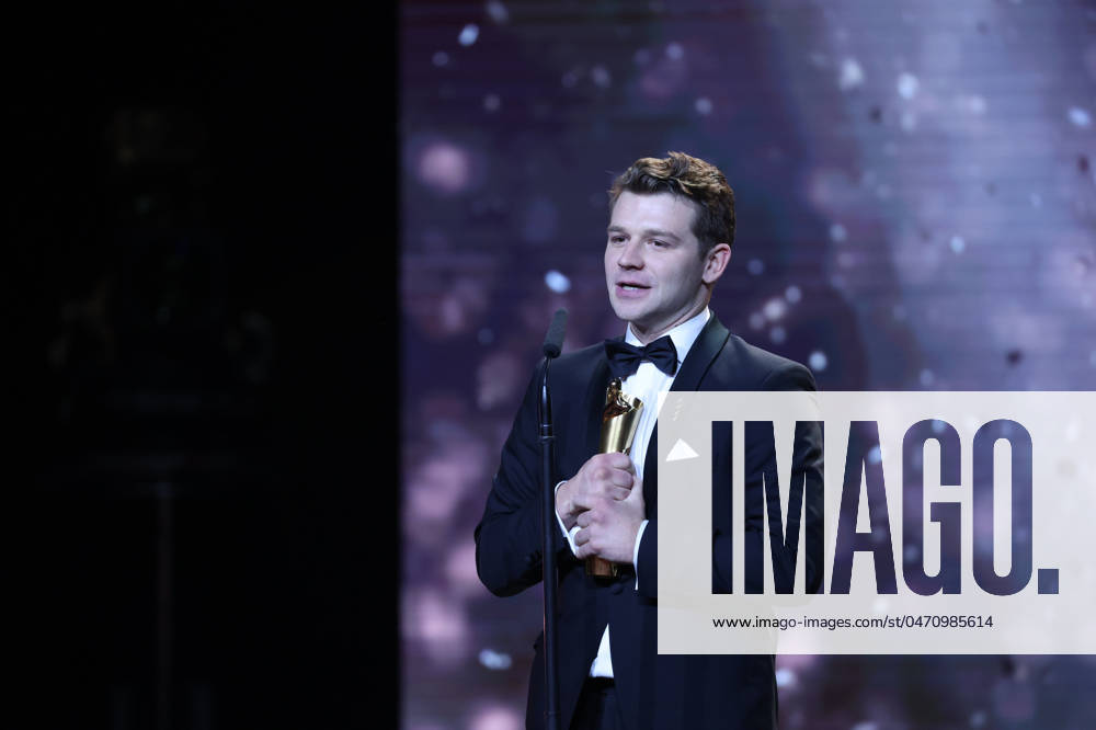 Deutscher Filmpreis 2024 BESTE MÄNNLICHE HAUPTROLLE Simon Morze bei der Verleihung der Lola - Deutscher Filmpreis 2024 im Theater am Potsdamer Platz in Berlin 03.05.2024
