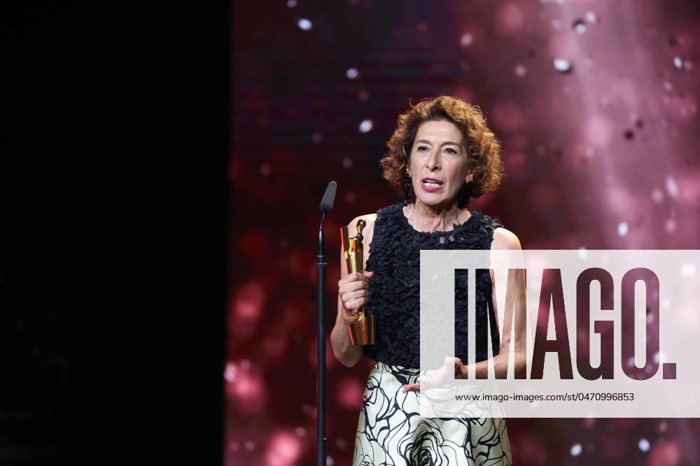 Deutscher Filmpreis 2024 BESTE WEIBLICHE NEBENROLLE Adele Neuhauser · 15 JAHRE bei der Verleihung der Lola - Deutscher Filmpreis 2024 im Theater am Potsdamer Platz in Berlin 03.05.2024