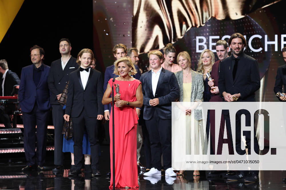 Deutscher Filmpreis 2024 BESUCHERSTÄRKSTER FILM - 3 Fragezeichen bei der Verleihung der Lola - Deutscher Filmpreis 2024 im Theater am Potsdamer Platz in Berlin 03.05.2024