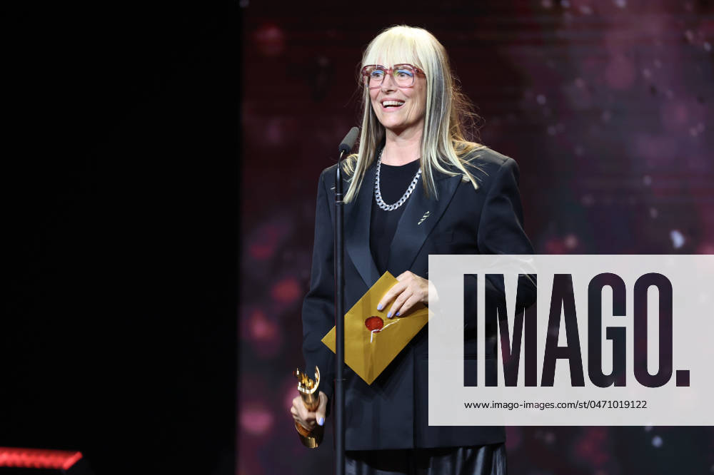 Deutscher Filmpreis 2024 BESTES KOSTÜMBILD Ingken Benesch · GIRL YOU KNOW ITS TRUE bei der Verleihung der Lola - Deutscher Filmpreis 2024 im Theater am Potsdamer Platz in Berlin 03.05.2024