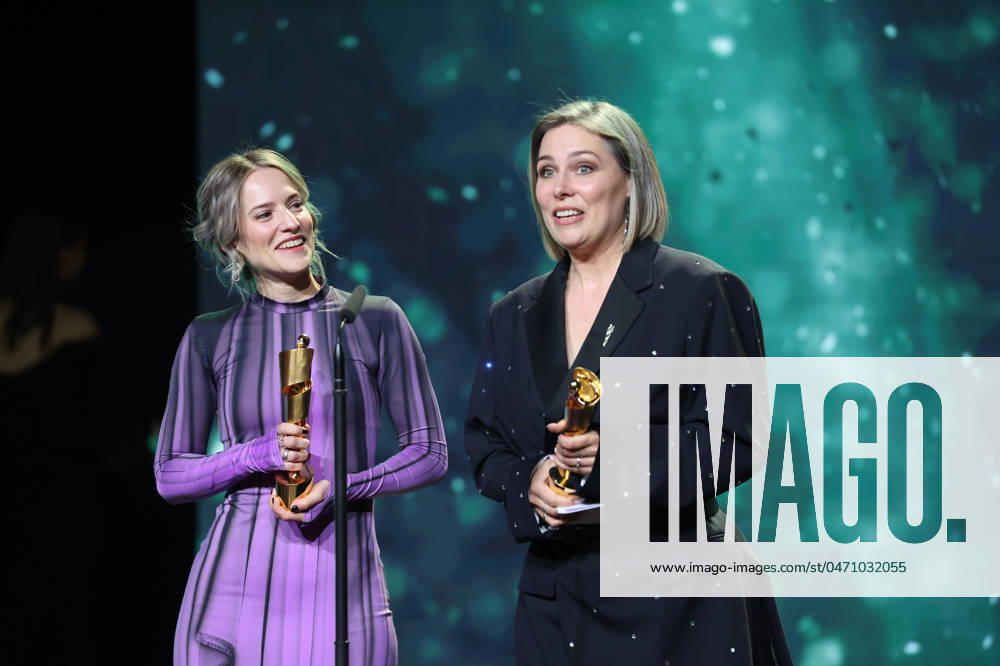 Deutscher Filmpreis 2024 BESTES SZENENBILD Cosima Vellenzer, Anika Klatt · DIE THEORIE VON ALLEM bei der Verleihung der Lola - Deutscher Filmpreis 2024 im Theater am Potsdamer Platz in Berlin 03.05.2024