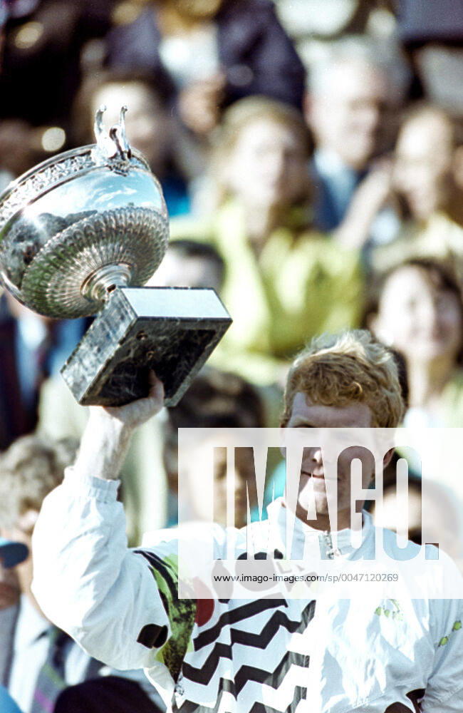 Tennis, French Open: Jim Courier of USA celebrates with the trophy after winning the final against Andre Agassi of USA in the French Open on June 9, 1991 in Paris, France. BILDBYRAN
