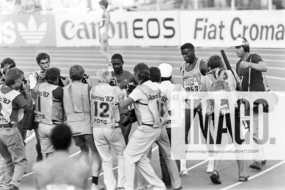 Athletics, World Athletics Championships: Winner Ben Johnson, Canada, and 2nd placed Carl Lewis, USA, react after the 100 m final at The World Athletics Championships on August 30, 1987 in Rome, Italy. BILDBYRAN