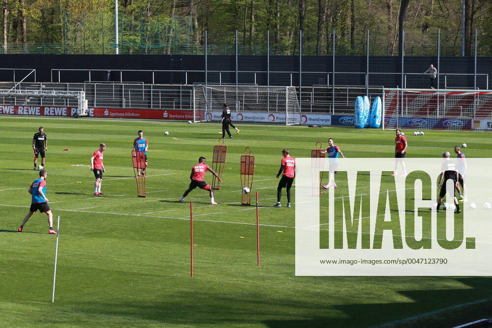 KW15 1.FC Köln Training mit Mindestabstand zu den Mitspielern 08.04.2020