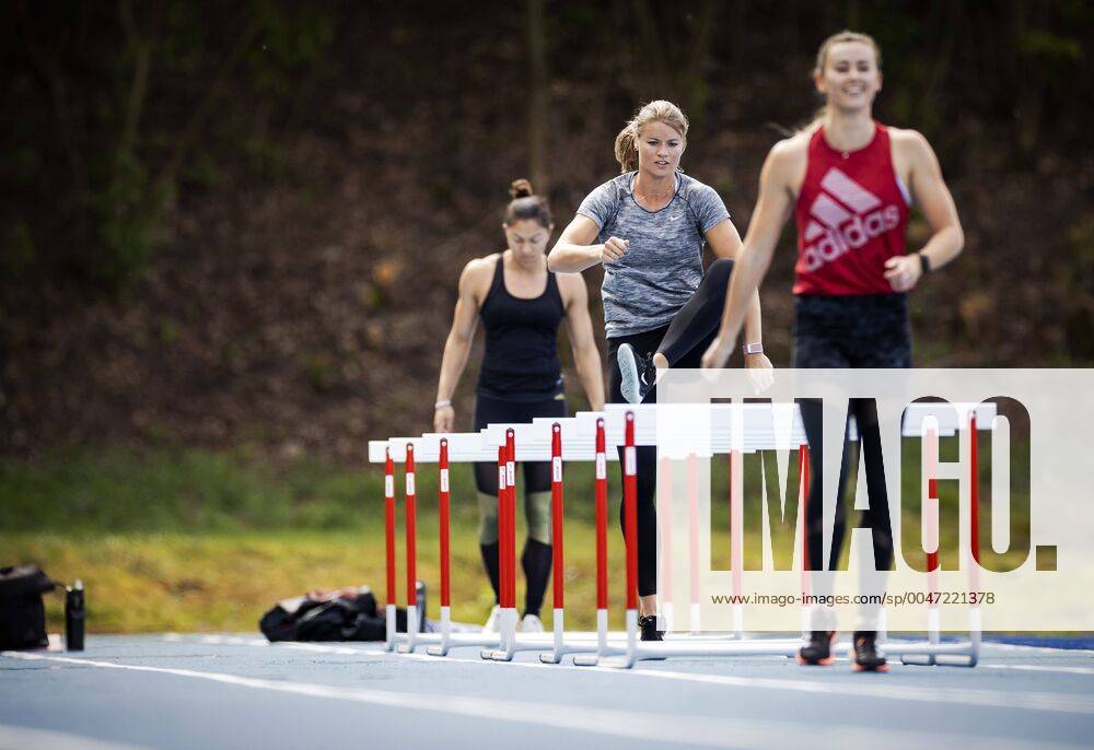 KW18 ARNHEM - Naomi Sedney, Dafne Schippers en Nadine Visser trainen tijdens de heropening in tijden van corona in sportcentrum Papendal. Een selecte groep individuele topsporters is weer welkom om in kleine gecontroleerde groepen en onder strikte naleving van de RIVM-richtlijnen te gaan trainen. ANP ROBIN VAN LONKHUIJSEN ANPxSportx IVx 410000685