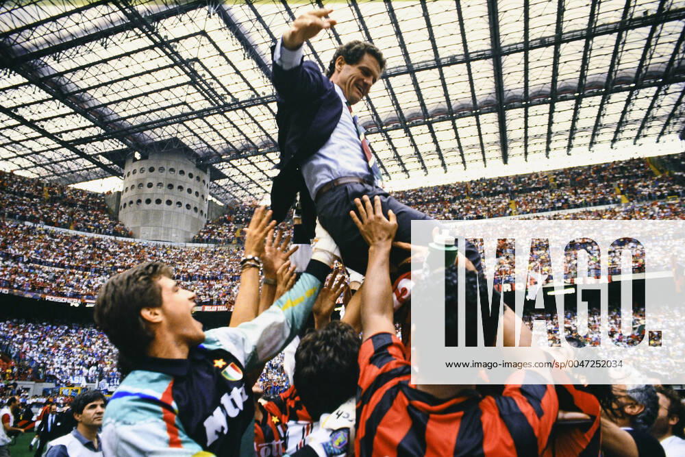 SQUADRA, FABIO CAPELLO, AC Milan, Serie A, Celebrating, League Champions, Milano SERIE A 1992-93 MILAN - FESTA SCUDETTO