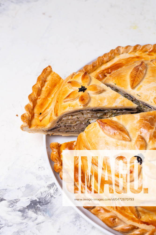 IMAGO Creative, Food, Pot Pie homemade chicken pie. homemade food on the table homemade chicken pie. homemade food on the table.