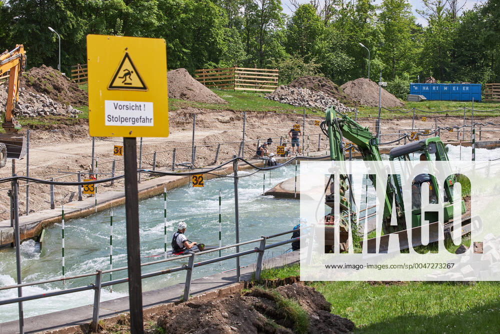 Baustelle Eiskanal: das Gelände wird ab jetzt für fast zwei Jahre für Passanten gesperrt wegen der Umbauten der Stecke für die Kanuslalom-WM 2022. Vorerst geht das Training der Kanuten weiter.