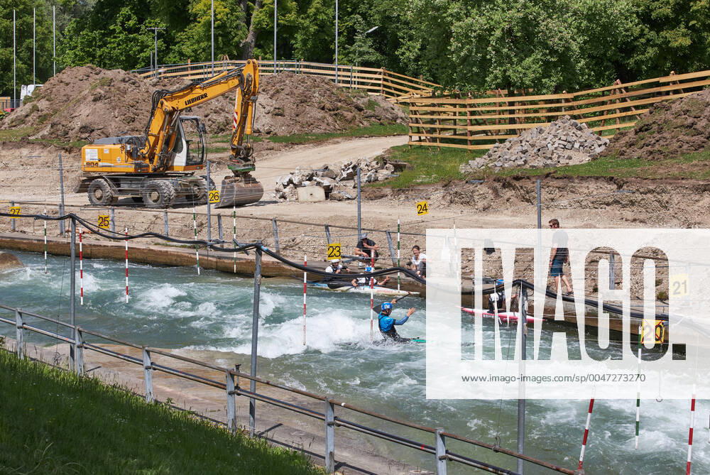 Baustelle Eiskanal: das Gelände wird ab jetzt für fast zwei Jahre für Passanten gesperrt wegen der Umbauten der Stecke für die Kanuslalom-WM 2022. Vorerst geht das Training der Kanuten weiter.