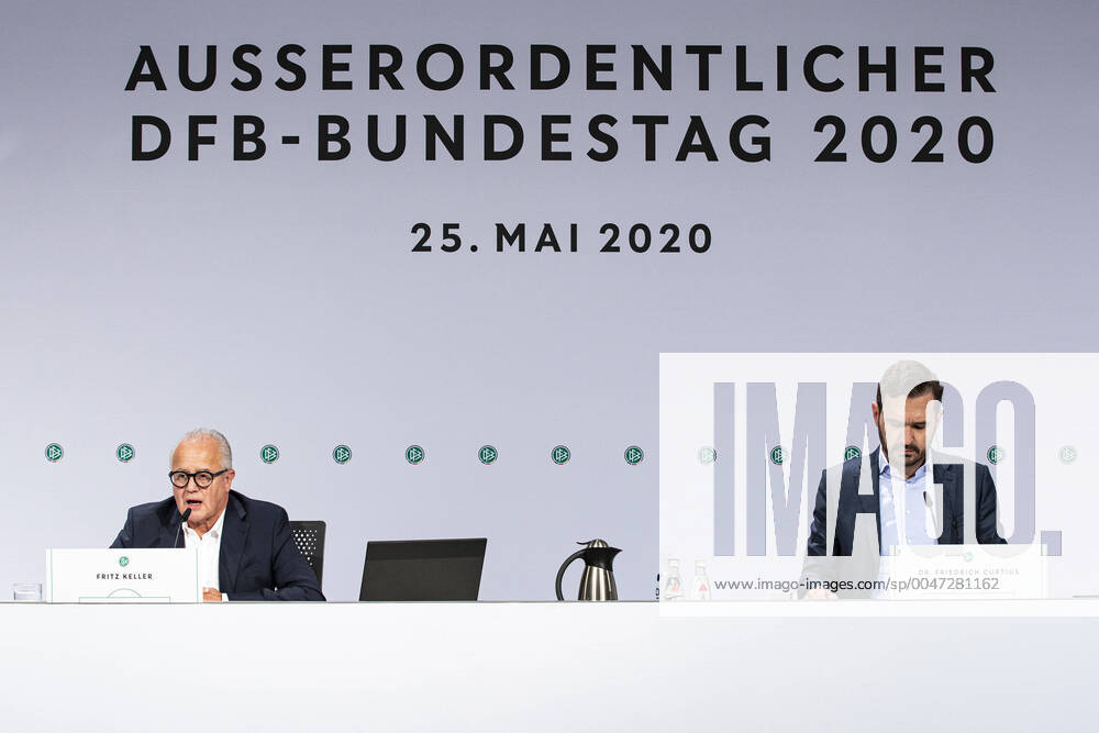 KW22 98. (Ausserordentlicher) Bundestag des DFB Das Praesidium des Deutschen Fussball-Bundes hat für Montag, den 25. Mai 2020 einen Ausserordentlichen Bundestag einberufen, bei dem die Auswirkungen der Corona-Pandemie auf den deutschen Fussball im Vordergrund stehen. Der Bundestag wird erstmals virtuell durchgefuehrt. Der DFB-Praesidialausschuss bei einer Schweigeminute fuer die Opfer der Corona-Pandemie v.l.: Christian Seifert (DFB-Vizepraesident), Peter Peters (1. DFB-Vizepraesident), Fritz Keller (DFB-Praesident), Dr. Friedrich Curtius (DFB-Generalsekretaer), Dr. Rainer Koch (1. DFB-Vizepraesident), Dr. Stephan Osnabruegge (DFB-Schatzmeister) Meckenheim, 25.05.2020 Foto: Thomas Boecker DFB POOL Nordrhein-Westfalen Deutschland