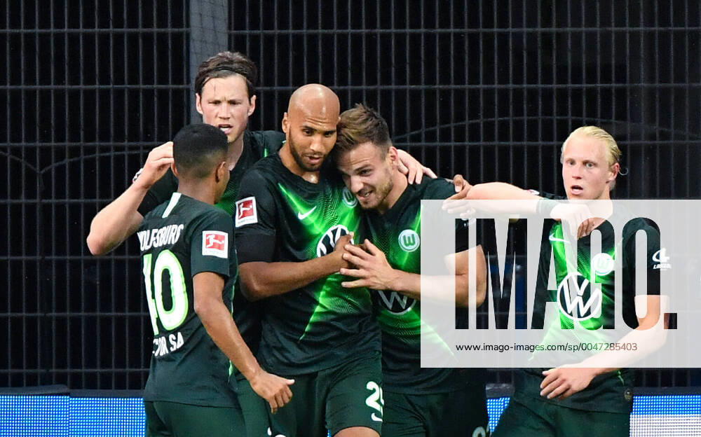 KW22 Bayer 04 Leverkusen - VfL Wolfsburg, 26.05.2020 Fussball, 1. Bundesliga, Saison 19 20, 28. Spieltag, Bayer 04 Leverkusen - VfL Wolfsburg, 26.05.2020: Torjubel: Wout Weghorst (Wolfsburg), Anthony Brooks (Wolfsburg), Marin Pongracic (Wolfsburg), Xaver Schlager (Wolfsburg) Foto: Ulrich Hufnagel Hufnagel PR Pool Nur fuer journalistische Zwecke! Only for editorial use! Gemaess den Vorgaben der DFL Deutsche Fußball Liga ist es untersagt, in dem Stadion und oder vom Spiel angefertigte Fotoaufnahmen in Form von Sequenzbildern und oder videoaehnlichen Fotostrecken zu verwerten bzw. verwerten zu lassen. DFL regulations prohibit any use of photographs as image sequences and or quasi-video. Leverkusen Bayarena NRW Deutschland
