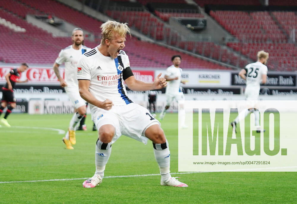 KW22 Fussball 0:1 Tor, Jubel HSV Torschuetze Joel Pohjanpalo (HSV) Stuttgart, 28.05.2020, Fussball 2. Bundesliga, VfB Stuttgart - Hamburger SV Stuttgart Gemäß den Vorgaben der DFL Deutsche Fußball Liga ist es untersagt, in dem Stadion und oder vom Spiel angefertigte Fotoaufnahmen in Form von Sequenzbildern und oder videoähnlichen Fotostrecken zu verwerten bzw. verwerten zu lassen. DFL regulations prohibit any use of photographs as image sequences and or quasi-video