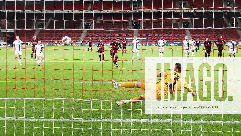 KW22 Fußball 2. Bundesliga VfB Stuttgart vs. Hamburger SV Stuttgart , 2. Bundesliga , VfB Stuttgart vs. Hamburger SV, 2:2 Tor, Torschütze Nicolas Gonzalez (VfB) Pressefoto Baumann Hansjürgen Britsch Pool Nur für journalistische Zwecke! Only for editorial use! Gemäß den Vorgaben der DFL Deutsche Fußball Liga ist es untersagt, in dem Stadion und oder vom Spiel angefertigte Fotoaufnahmen in Form von Sequenzbildern und oder videoähnlichen Fotostrecken zu verwerten bzw. verwerten zu lassen. DFL regulations prohibit any use of photographs as image sequences and or quasi-video Stuttgart Mercedes-Benz Arena Baden-Württemberg Deutschland