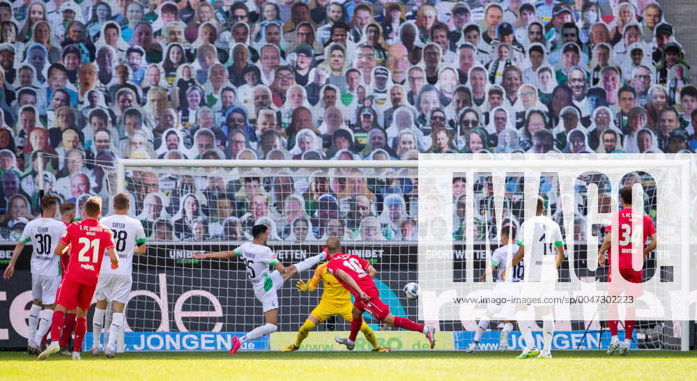 KW22 Borussia Moenchengladbach - Union Berlin, 31.05.2020 Sebastian Andersson (Union Berlin), mi., erzielt den Treffer zum 2:1, links Ramy Bensebaini (Borussia Moenchengladbach) 31.05.2020, Fussball, 1. Bundesliga, Saison 2019 20, 29. Spieltag, Borussia Moenchengladbach - Union Berlin, Foto: MORITZ MUELLER POOL Nur für journalistische Zwecke! Only for editorial use! Moenchengladbach Borussia Park NRW Deutschland DFL Deutsche Fußball Liga ist es untersagt, in dem Stadion und oder vom Spiel angefertigte Fotoaufnahmen in Form von Sequenzbildern und oder videoähnlichen Fotostrecken zu verwerten bzw. verwerten zu lassen