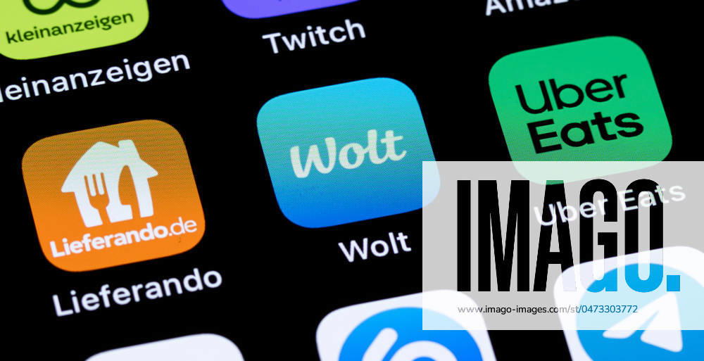 Die Applikation Apps der Lieferdienstes Lieferando, Wolt und Uber Eats sind auf dem Display eines Smartphones zu sehen. Rottweil Baden-Württemberg Deutschland