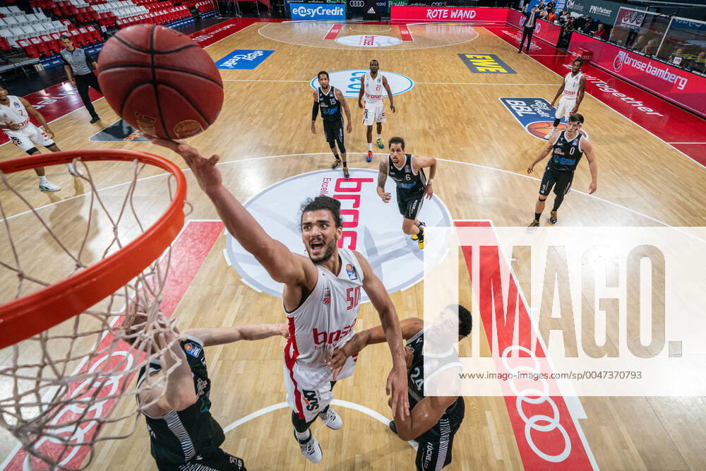 KW25 Basketball easyCredit BBL Final-Turnier Basketball München 15.06.2020 Saison 2019 2020 easyCredit BBL Final-Turnier 2020 Vorrunde Gruppe B Spieltag 5 RASTA Vechta - Brose Bamberg Assem Marei (Bamberg, No.50) Ishmail Wainright (Vechta, No.24) München Audi-Dome Deutschland